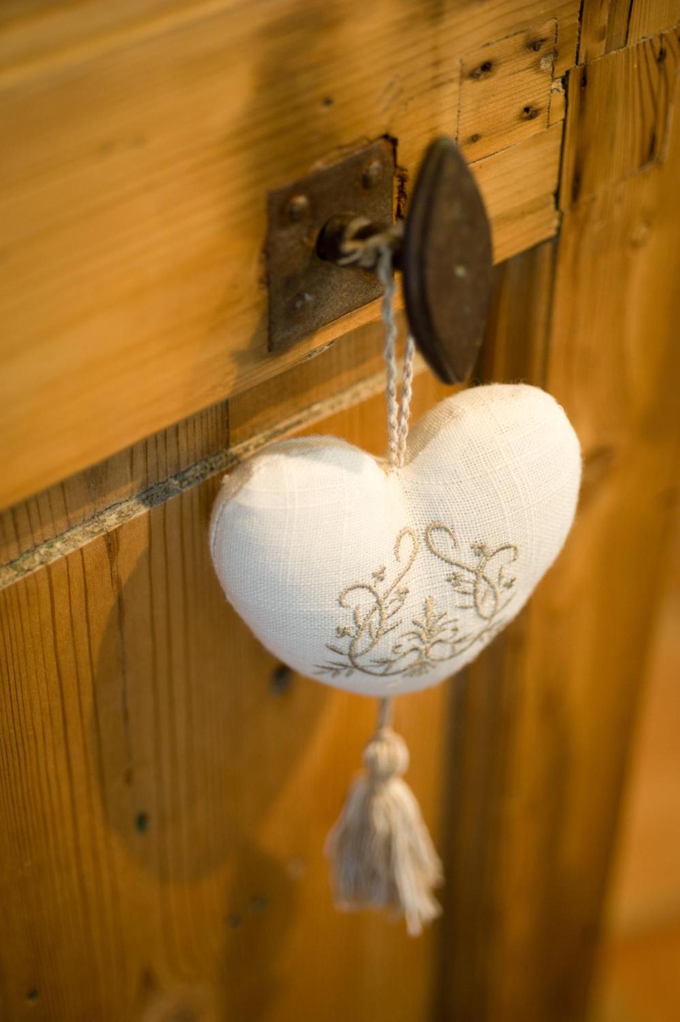 Chambres D'Hotes Domaine Des Machottes Grans エクステリア 写真