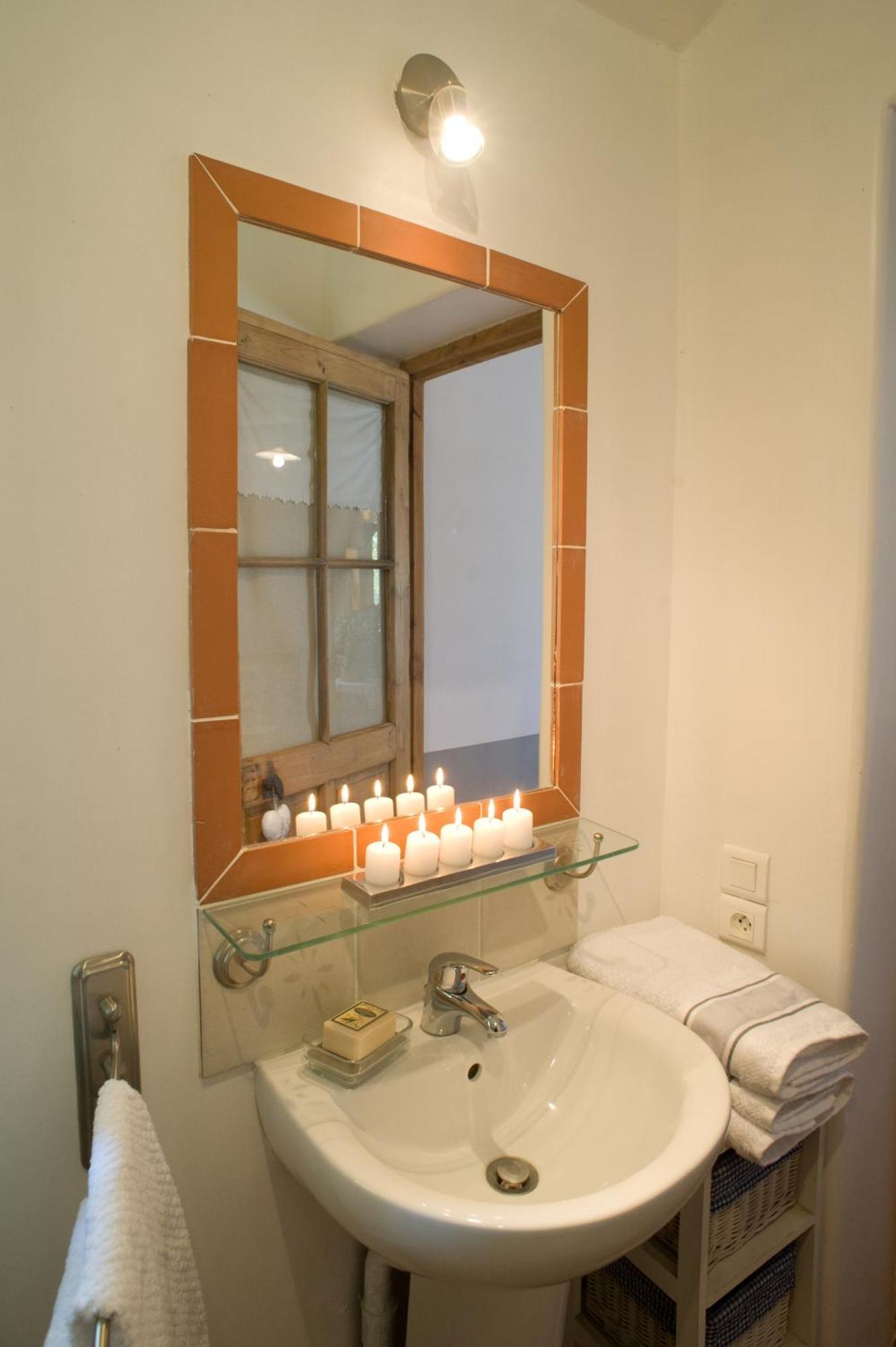 Chambres D'Hotes Domaine Des Machottes Grans エクステリア 写真