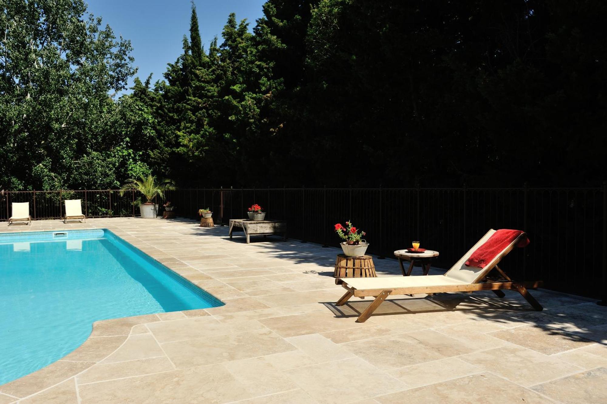 Chambres D'Hotes Domaine Des Machottes Grans エクステリア 写真