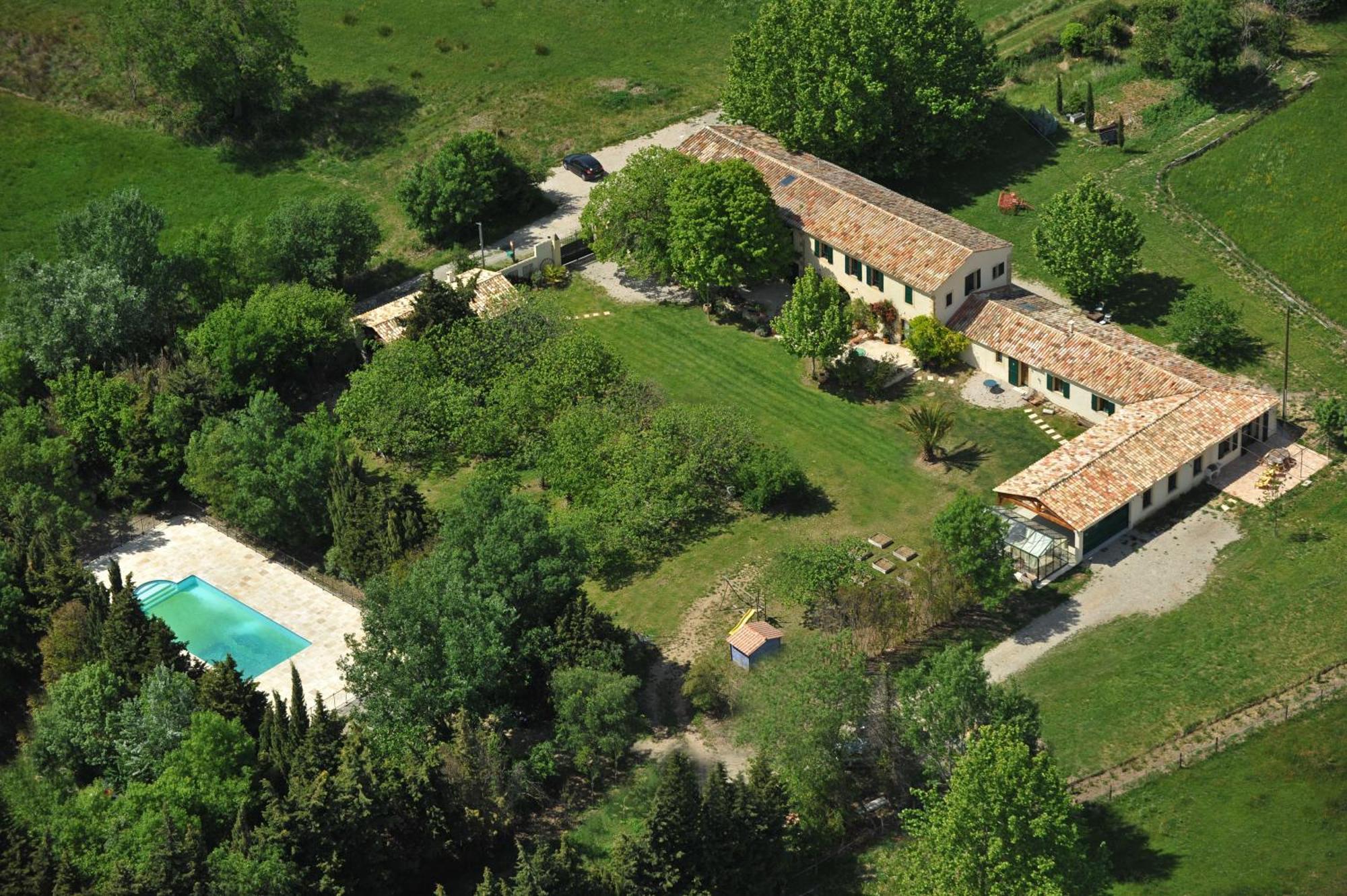 Chambres D'Hotes Domaine Des Machottes Grans エクステリア 写真