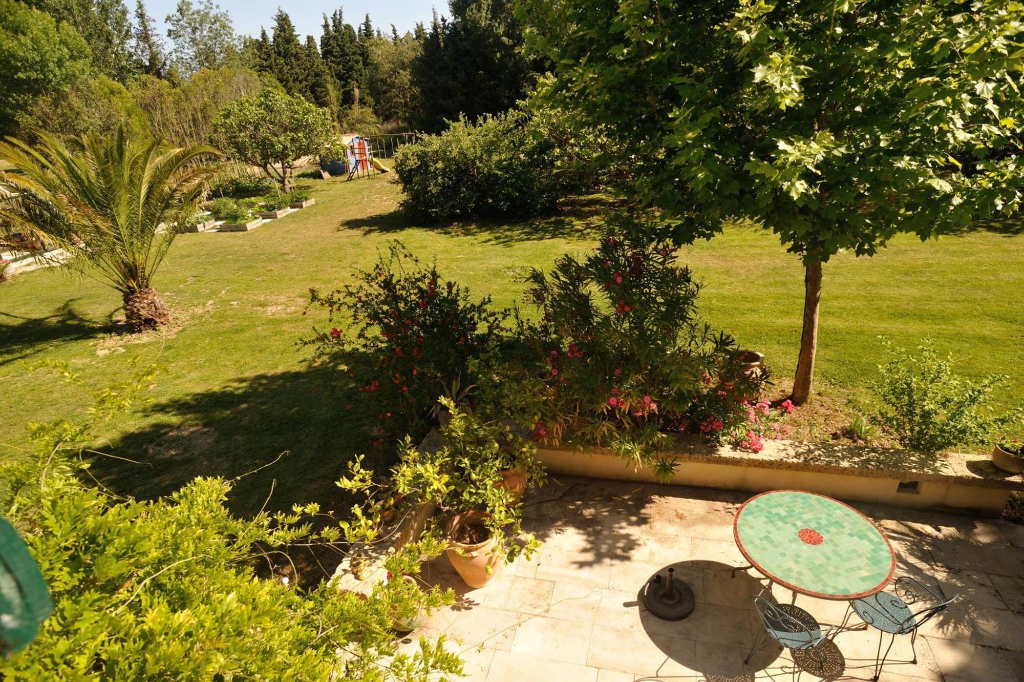 Chambres D'Hotes Domaine Des Machottes Grans エクステリア 写真